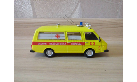РАФ- 22038 СКОРАЯ МЕДИЦИНСКАЯ ПОМОЩЬ, масштабная модель, scale43