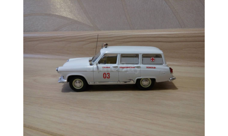 ГАЗ 22 СКОРАЯ МЕДИЦИНСКАЯ ПОМОЩЬ, масштабная модель, scale43