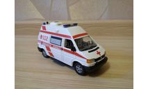 СКОРАЯ МЕДИЦИНСКАЯ ПОМОЩЬ НА БАЗЕ VOLKSWAGEN T4, масштабная модель, 1:43, 1/43