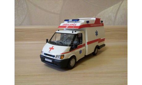 СКОРАЯ МЕДИЦИНСКАЯ ПОМОЩЬ НА БАЗЕ FORD TRANSIT., масштабная модель, 1:43, 1/43