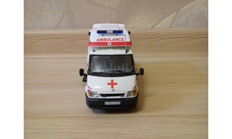 СКОРАЯ МЕДИЦИНСКАЯ ПОМОЩЬ НА БАЗЕ FORD TRANSIT., масштабная модель, 1:43, 1/43