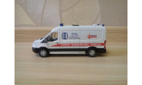СКОРАЯ МЕДИЦИНСКАЯ ПОМОЩЬ НА БАЗЕ FORD TRANSIT, масштабная модель, 1:43, 1/43