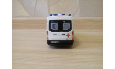 СКОРАЯ МЕДИЦИНСКАЯ ПОМОЩЬ НА БАЗЕ FORD TRANSIT, масштабная модель, 1:43, 1/43
