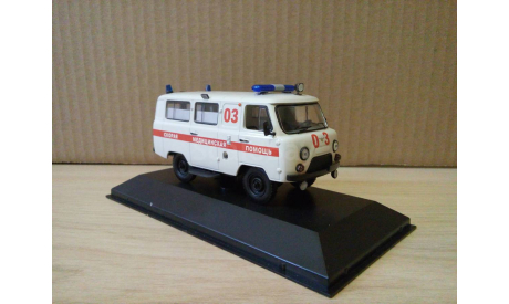 СКОРАЯ МЕДИЦИНСКАЯ ПОМОЩЬ НА БАЗЕ УАЗ-452, масштабная модель, IST Models, scale43