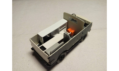 СКОРАЯ МЕДИЦИНСКАЯ ПОМОЩЬ НА БАЗЕ УАЗ-452, масштабная модель, IST Models, 1:43, 1/43
