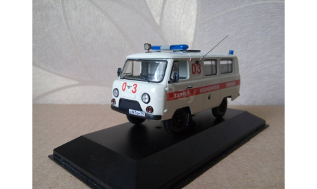 СКОРАЯ МЕДИЦИНСКАЯ ПОМОЩЬ НА БАЗЕ УАЗ-452, масштабная модель, IST Models, 1:43, 1/43