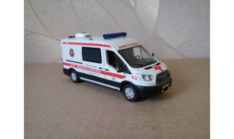 СКОРАЯ МЕДИЦИНСКАЯ ПОМОЩЬ НА БАЗЕ FORD TRANSIT, масштабная модель, scale43