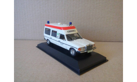 MERCEDES- BENZ  230E KTW KRANKENWAGEN/AMBULANCE/, масштабная модель, Mercedes-Benz, Minichamps, 1:43, 1/43