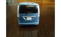 nissan serena 1/43