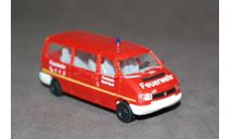 Микроавтобус Volkswagen Transporter Feuerwehr, Германия., масштабная модель, AWM, 1:87, 1/87