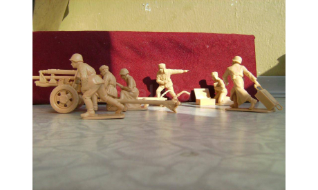 ПУШКА ЗИС-3 С РАСЧЕТОМ (Italeri Figures) 1 /32, фигурка, scale32