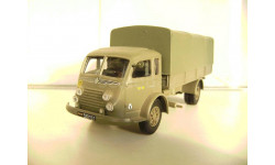 Renault Faineant Militare Bache(СORGI)1:50