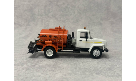 КИТ автогудронатор ДС-39Г, сборная модель (другое), scale43