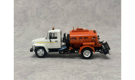 КИТ автогудронатор ДС-39Г, сборная модель (другое), scale43
