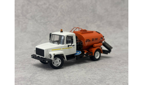 КИТ автогудронатор ДС-39Г, сборная модель (другое), scale43