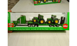 Тягач Freightliner с тракторами John Deere 6820 SIKU 1/87