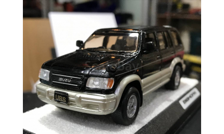 Коллекционная модель Isuzu Bighorn Plaisir LWB 2000 MY, масштабная модель, Rakachi, scale43