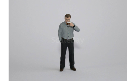 Фигурка 1:43 Парень с бокалом, фигурка, Opus studio, scale43