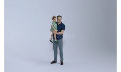 Фигурка 1:43 Папа с дочкой