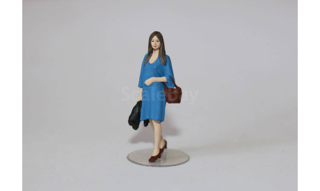 Фигурка 1:43 Девушка с сумкой, фигурка, Opus studio, scale43
