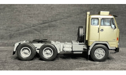 VOLVO F89-32 6x2 (3-я ось опущена)-- IXO (конверсия)  1/43