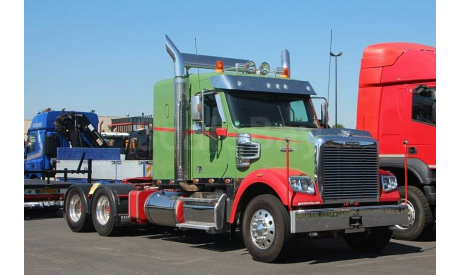 FREIGHTLINER CORONADO тягач + трал- #40 IXO 1/43, масштабная модель, scale43, IXO грузовики (серии TRU)