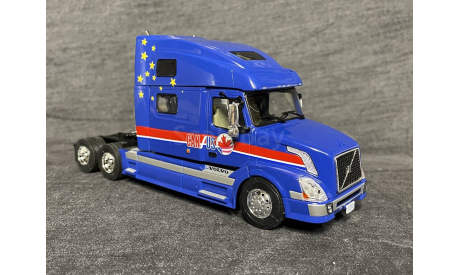 VOLVO VN 670 тягач + прицеп - #23 IXO 1/43, масштабная модель, scale43, IXO грузовики (серии TRU)