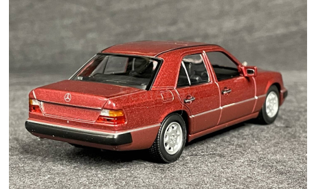 Mercedes 230 E красный мет.  (W124) Minichamps  1/43, масштабная модель, scale43, Mercedes-Benz