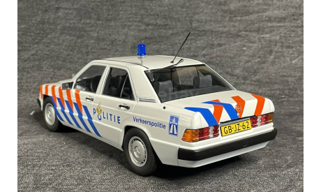 SALE !! 1/18 Mercedes 190E  Verkehrspolizei Niederlande (W201) 1993, масштабная модель, Mercedes-Benz, Triple9, scale18