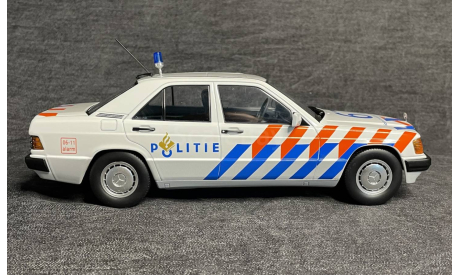 SALE !! 1/18 Mercedes 190E  Verkehrspolizei Niederlande (W201) 1993, масштабная модель, Mercedes-Benz, Triple9, scale18