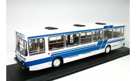 модель автобуса ЛиАЗ-5256 бело-синий Classicbus, масштабная модель, 1:43, 1/43
