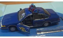 FORD CROWN VICTORIA ДВЕРИ ОТКРЫВАЮТСЯ, масштабная модель, Bauer/Cararama/Hongwell, scale43