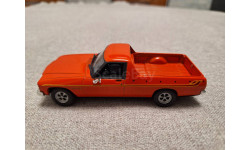 Holden HX Sandman 1976 mandarin red (Classic Carlectables) 1/43