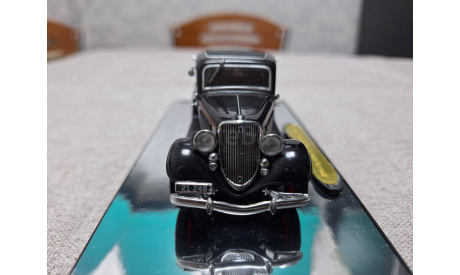 Ford V8 model 40 coupe 1933 coach maroon (Classic Carlectables) 1/43, масштабная модель, 1:43