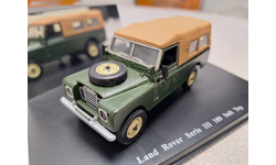 Land Rover serie III 109 soft top British racing green color (Universal Hobbies) 1/43