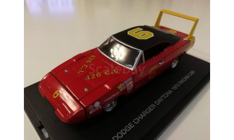 Dodge Charger Daytona Racina car 1970г. (Universal Hobbies), масштабная модель, scale43