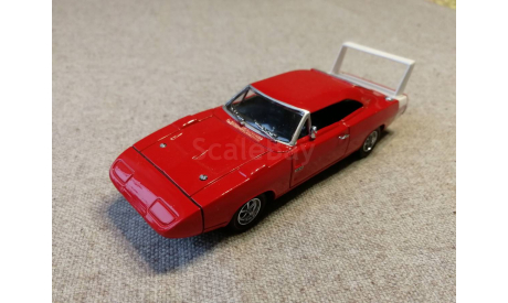 Dodge Charger Daytona red 1970г. (Universal Hobbies), масштабная модель, 1:43, 1/43