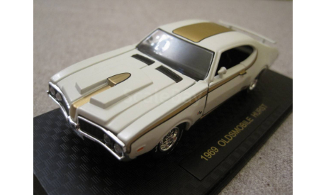Oldsmobile Cutlass 442 Hurst 1969г. (Road Champs), масштабная модель, 1:43, 1/43