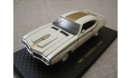 Oldsmobile Cutlass 442 Hurst 1969г. (Road Champs), масштабная модель, 1:43, 1/43