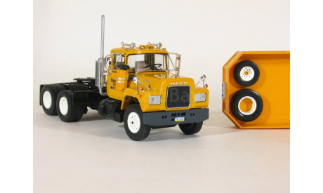 Mack Serie R (R-Series) 6x4 + полуприцеп трал, 1975 - Altaya American Truck - 1:43, масштабная модель, scale43