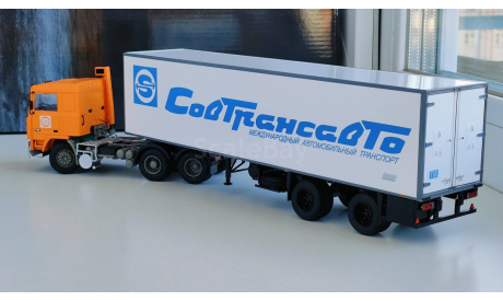 Volvo F12 6x2 с полуприцепом Lamberet рефрижератор, Совтрансавто, 1977 - SSM - 1:43, масштабная модель, scale43, Start Scale Models (SSM)