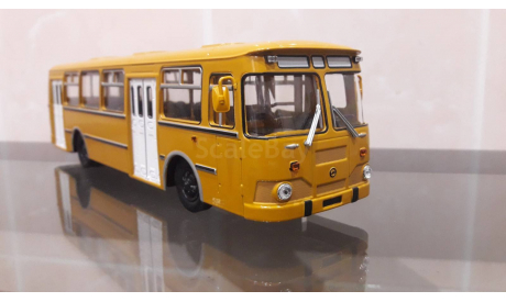 ЛиАЗ-677М цвет охра (жёлтый) Советский Автобус, масштабная модель, 1:43, 1/43