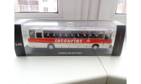 IKARUS 250.58 Интурист, красный с белым Classicbus, масштабная модель, 1:43, 1/43