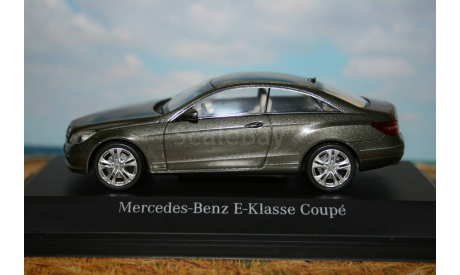 1/43 MERCEDES-BENZ E-Klasse Coupe (C207), grey / green metallic - SCHUCO, масштабная модель, scale43