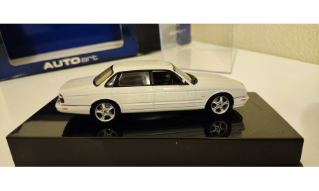 Jaguar XJR Autoart, масштабная модель