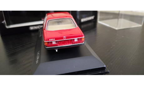 Mercedes 230E W123 W 123 1976 Minichamps, масштабная модель, Mercedes-Benz, scale43