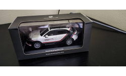 Porsche Cayenne World  Expedition 2018 Minichamps