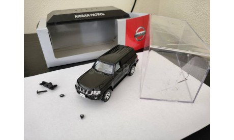 Nissan Patrol 2005 J-Collection левый руль. дефект, масштабная модель, scale43