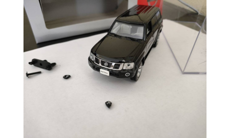 Nissan Patrol 2005 J-Collection левый руль. дефект, масштабная модель, scale43