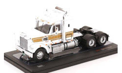 Модель Freightliner Coronado Truck сед. тягач 2012 белый/золото 1:43 IXO